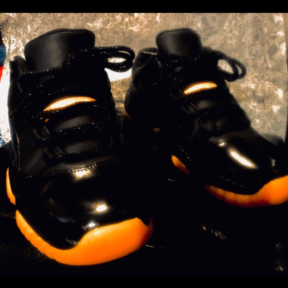 Black citrus Jordan 11 - Picture 2 of 4